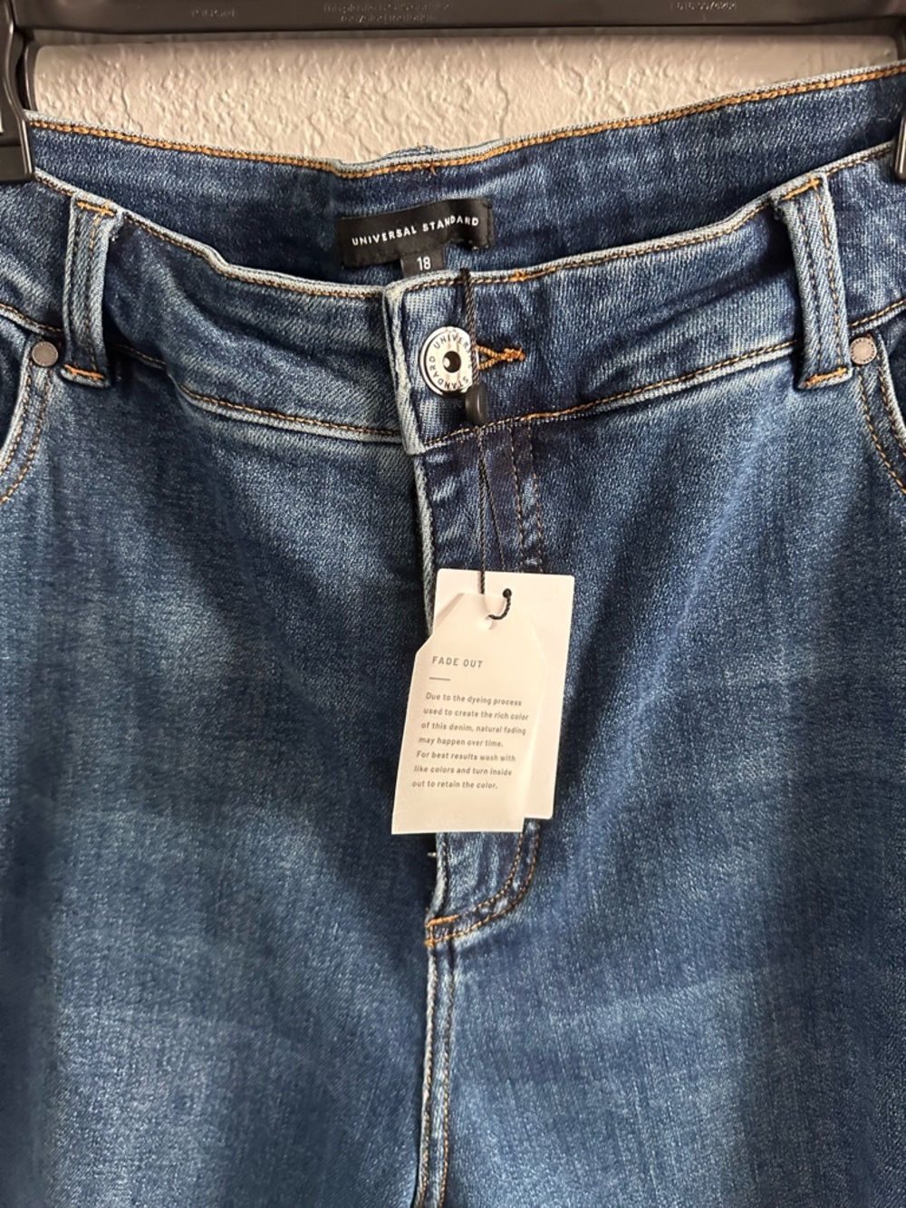Universal Standard Lou Denim Shorts Union City Blue Size 18 NWT Stretch Plus - Picture 3 of 11